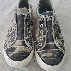 Blowfish camo shoes, Size 8 womens